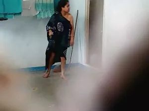 Cô gái mới trong thị ...