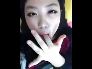 Akayla luôn quá bận  ...