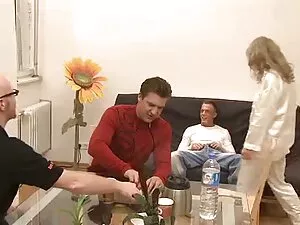 Cô gái dễ thương, Na ...